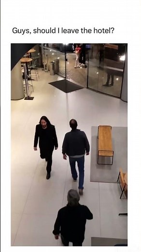 Keanu Reeves entering the hotel #keanureeves #keanu #johnwick