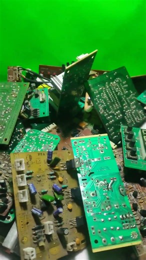 “Electronics Scrap Box 🔥 – Purane Parts Se Kya-Kya Ban Sakta Hai?”