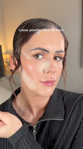 Loose powder face lift hack 👀 yes or no? #makeuphack #facelifthack #diymakeup #beautyhack