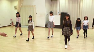 自分の歩き方、かっこいいと思いますか？ 子どもたちのウォーキングレッスンを取材して、モデルの先生から美しい歩き方を聞いてきました。 皆さんも挑戦してみてくださいね！ 美しい歩き方のポイントはこちら http://softbank.eng.mg/df35a 子供服やアウトドア用品など、親子で楽しめるグッズが当たるキャンペーンも実施中です！ | ソフトバンク（SoftBank）