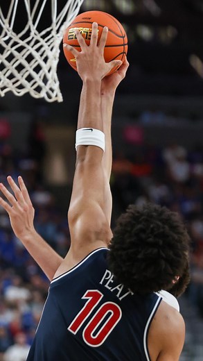 The No. 13 Arizona Wildcats knock off the defending champs the No. 3 Florida Gators 93-87 in the @hofseries David Mooradian & Michael Smith recap the absolute classic to open the 2025-26 regular season | Arizona Daily Wildcat