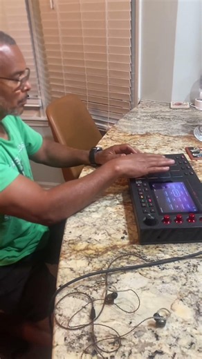 Professional drummer uses mpc live for the first time #mpc #mpclive #beats #og #drums