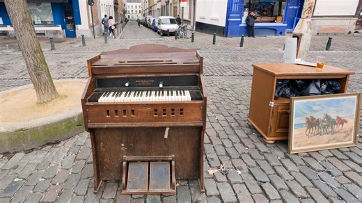 An Alternative Household Use For A Broken Piano That Turns Trash Into Treasure - House Digest