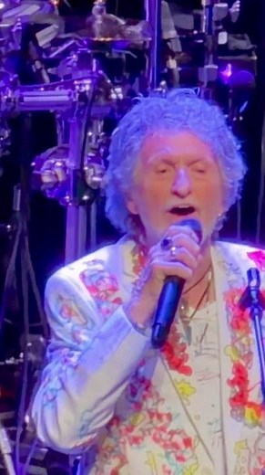 "Perpetual Change" Jon Anderson w. Band Geeks - Red Bank, NJ 4/23/26 #shorts #rocknroll #concert