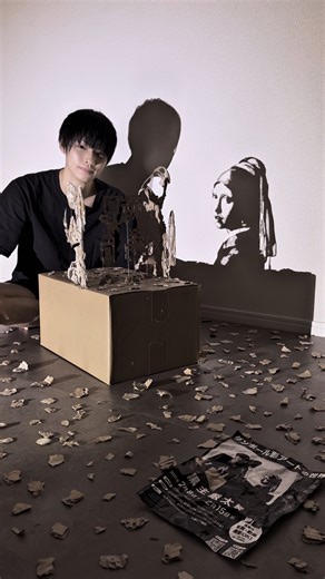 Kuronushi（黒主） on Instagram: "【個展開催のお知らせ】 本日より、前売りチケットの販売を開始しました。 前売りチケットのご購入は、プロフィールのリンクから🛒 ⁡ ▶ @kuronushi_ - - - - - - - - - - - - - - - - - - - - ダンボール影アート®の世界 ― 8億回再生された、あの作品が 遂に東京へ。 ｢光｣ではなく ｢影｣が主役のアート体験を。 ぜひ会場で体感ください。 - - - - - - - - - - - - - - - - - - - - ● 開催期間 2025年 2月8日（日）〜 2月15日（日） ● 開催時間 11:00 〜 19:00 ※最終入場は閉館30分前まで ● 開催場所 OPENBASE SHIBUYA（オープンベース渋谷） 〒150-0042 東京都渋谷区宇田川町14-13 宇田川町ビルディング ● 入場料（税込） 一般：2,000円（前売 1,800円） 5歳以下：無料 ※本展は数量限定開催のため、完売次第、再販はございません。 ● 会場内 写真・動画撮影OK ※一部エリアを除く ━━━