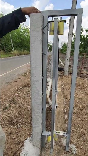 How to secure fence posts to barbed wire fence posts 🏠🧑‍🔧 #DIY #TracklessGate #mrpuy