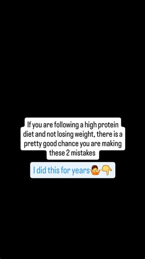These were my protein mistakes👇: 👉🏻Relying on processed protein bars, pancakes and wraps that are packed with sneaky carbs and additives. 👉🏻Skipping protein at breakfast — which can lead to cravings and overeating later in the day. Plus, it made it much harder to hot my protein goal for the day 🔥Here’s what to do instead: Aim for 30–40 grams of high-quality protein per meal from whole food sources. Think: Chicken, turkey, lean beef, eggs, egg whites, Greek yogurt or cottage cheese, fish li