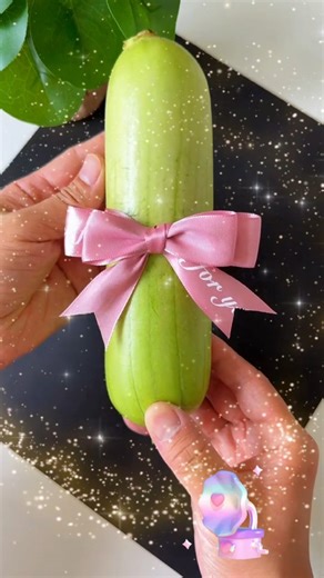 5 Min Craft Class on Instagram: "A double-layered bow that can be tied in ten seconds! It looks amazing when used to wrap gifts. Follow for more. Thanks #5minncraftclass #tieabow#satisfied #satisfiedparents #DIYCrafts #KindergartenCrafts #TyingBows#"