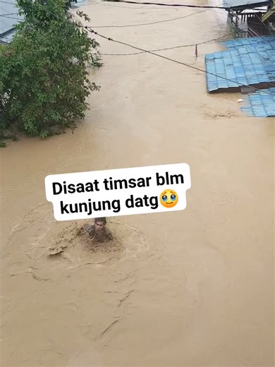Evakuasi Korban Banjir Bandang Aceh Tamiang Ya Allah....mau makan pertaruhan nyawaaaa📷📷📷 #banjirbandang #prayforaceh #fypdong #fyp
