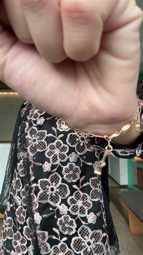 tata (@martabakcheeseadalahkeju)’s videos with original sound - TheValentines