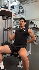 Machine Shoulder Press (pin loaded) เป็นท่าปั้นไหล่อีกท่าที่ดูเหมือนง่าย แต่หลายคนก็โฟกัสผิด ทริคมีอยู่ไม่เยอะ แค่ปรับนิดหน่อยก็โดนไหล่เต็มๆแล้ว หวังว่าคลิปนี้จะเป็นประโยชน์สำหรับทุกคนนะครับ🫡 #เวทเทรนนิ่ง #ออกกำลังกาย #ยิม #fit4life #attfit4life #เทรนออนไลน์ #สุขภาพ #ฟิตเนส | Fit4Life Academy