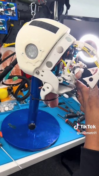 شغل الميكاترونكس اول باول 🤖🦾 #السعودية🇸🇦 #صنع_في_السعودية #روبوت #ترند #الرياض #الروبوت_سارة