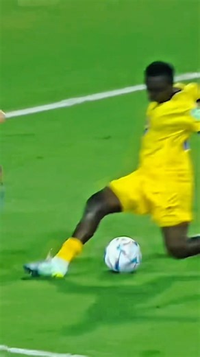 SHE DID THIS IN A SPLIT SECOND 🤯⚽🔥 #youtubeshorts #viral