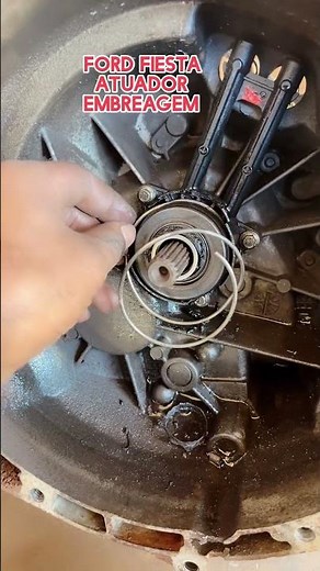 Ford Fiesta lost its clutch #fiesta #clutch #garage #engine #tips #actuator