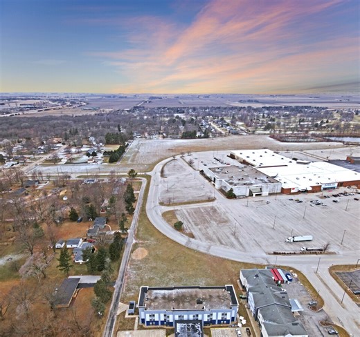 Hickory Point Ring Road mall, Forsyth, IL 62535 - Hickory Point Outparcels | LoopNet