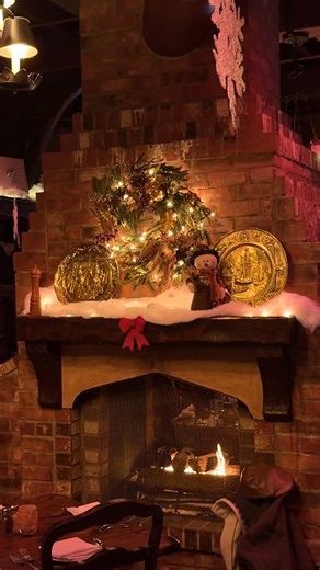 Don’t feel like cooking on the holidays? Spokane’s kitchens are ON. Put down the roasting pan, here are some top Spokane-area spots that have dinner covered. Confirmed holiday dining spots: 📍 Clinkerdagger 📍 Osprey Restaurant & Bar 📍 MAX at Mirabeau 📍 Masselow’s Steakhouse (Northern Quest Resort & Casino) 📍 Three Peaks Kitchen Bar 📍 Palm Court Grill 📍 Table 13 Restaurant & Whiskey Bar 📍 Churchill’s Steakhouse (NYE only) Book early, holiday seatings fill up fast! Bonus tip: make it a nigh