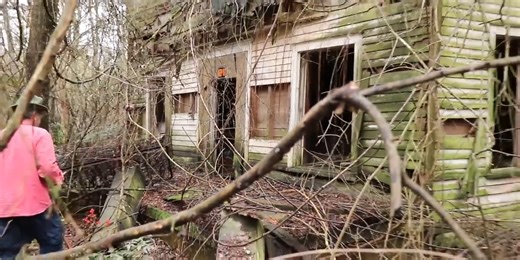 An abandoned plantation house still standing after 190 years