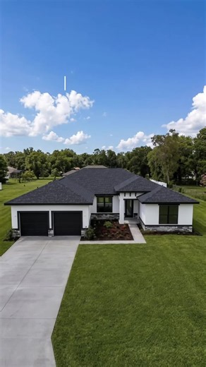 💬 Comenta OCALA para más información y conocer disponibilidad. 🏡 Casa nueva en Ocala con dos suites principales: perfecta para familia extendida o huéspedes. ✨ Destacados • 4 habitaciones • 4 baños completos • 2,230 pies cuadrados • Dos suites principales (una ideal como anexo/in-law suite) • Cocina con cuarzo y gabinetes de 42 pulgadas • Techos de 10 pies y diseño de concepto abierto JP Legacy Group is a real estate team operating under eXp Realty, LLC (License # CQ1062304) 💰 $410,000 Código