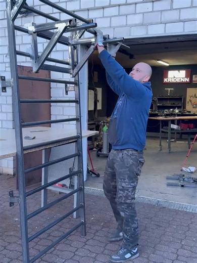 Budowa drabinki z drążkiem do podciągania #gymequipment #sports #diy #welding #welder #sports #workout #fitness #gym #gymmotivation