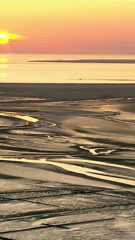 El majestuoso faro de Westerheversand: A vista de dron.