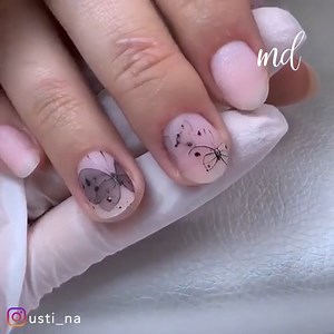 Butterflies always make short nail designs look beautiful and attractive!🦋 By: @usti_na | MetDaan Nails
