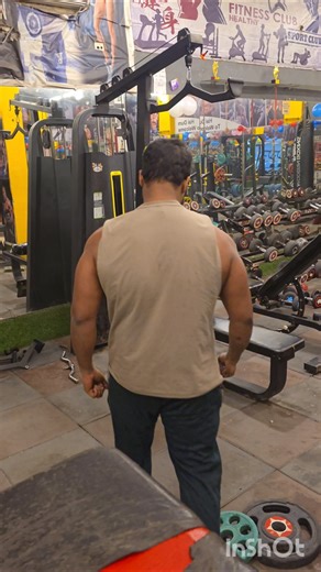 let pull down back workout #motivation #fitneess #gym #shorts #trending #workout #gymshorts