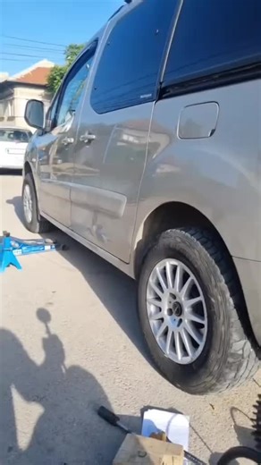 Тежък товар? Остър завой? 💥 www.airhelperspring.com 💥 🏎️🚗🚕🚙🛻🚚🚛🚐 Остани стабилен – с въздушна увереност! 🌟 Въздушни възглавници за монтаж в пружини 💥 Подходящи за: автомобили, джипове, бусове, кемпери 💥 Поддържат максимална товароносимост без увисване 💥 Увеличават стабилността при резки завои и високи скорости 💥 Подобряват баланса при теглене на ремарке или каравана 💥 Намаляват риска от претоварване на окачването 💥 Налягането се регулира според натоварването – за перфектен баланс