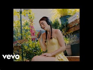 Watch Lorde’s rooftop performance of ‘Stoned At The Nail Salon’