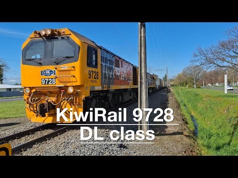 Diesel-Electric Engines 2023 DL Class Leads Heavy Freight Through Rural NZ