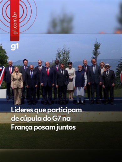 Encontro no G7 - O presidente Lula (PT) posou em foto nesta terça-feira junto com o presidente norte-americano Donald Trump em meio ao cenário de tensão envolvendo a proposta de aplicação de novas tarifas contra o Brasil pelos Estados Unidos. 🔎 O G7 é um grupo das principais economias ricas do mundo que se reúne para discutir temas globais, como economia, guerra, clima e segurança. É um fórum político (não toma decisões obrigatórias, mas tem muita influência). Compõem o grupo Estados Unidos, Ca