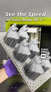 你知道Sonic Mega 8K S的快速列印可以有多快嗎？立刻來看實際測試的縮時影片吧！😍 Sonic Mega 8K S通過全新快速系統，搭配ACF離型膜以及快速固化的TR300樹脂實現快速列印功能。 我們以0.05的層高進行快速列印，只需要2小時即可完成 6隻12cm高的模型，代表Sonic Mega 8K S的快速列印可達1000 層/小時！實際列印參數我們將會放在留言區！ 即使在如此快速的列印過程中，品質也不會因快速列印而受影響，你看到最終模型上的鱗片細節清晰分明！ 同時預購只剩最後1天！只到至8月17日，預購即享免運費和好禮優惠！ 還沒購買的你，立即點擊這裡進行預購： 🛒https://phrozen3d.net/UUbps/3dp 模型設計：異創模域 ETmodelstudio ❗這是測試中最快的列印參數，請根據個人需求進行調整參數。 ❗請注意，進行長時間的快速列印可能會影響配件、耗材的使用壽命。 #SonicMega8KS | Phrozen 3D Printer
