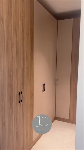 ‎Java Closets خزائن جافا‎ on Instagram‎: "نفّذنا لعميلنا كبتات بجودة أخشاب عالية، مع ألوان عصرية وتصميم حديث يضيف لمسة فخامة لكل مساحة. لأن التفاصيل تصنع الفرق 🤩👌 زورونا في احدى فروعنا او تواصلو معنا : الخوير : بناء مسقط للتأمين - 99199389 📞📍 المعبيلة الصناعية : بين الشارع رقم 4 والشارع رقم 5 - 98102838📞 📍 #تفصيل_خزائن_ملابس_مسقط #تفصيل_خزائن #تفصيل_خزائن_عمان"‎