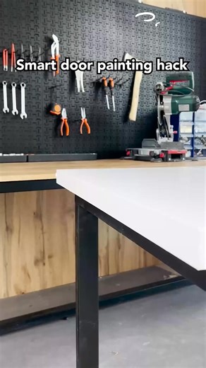 Smart door painting hack 🚪 #easy #smart #door #painting #tipsandhacks #lifehacks #tipsandtricks #hacks | Life hacks