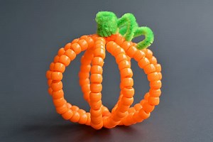 How to Make Beaded Pipe Cleaner Pumpkins