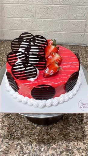 Strawberry Cake Design Tutorial #cake #strawberry #viral #strawberrycakedesign #shorts #trending