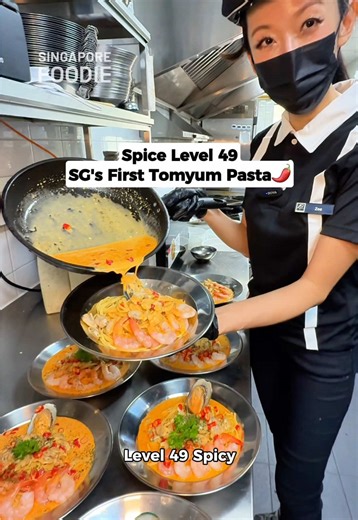 Singapore’s first Tomyum Pasta since 2012 is now at Holland Village and they’re open until 2am! 😋 Spice lovers can take on their famous Level 49 Tomyum Pasta 🌶️ And there are plenty of other dishes to try, like the XL Fish and Chips, King of Tomyum Pasta, Smoked Duck Aglio, plus sides and desserts! 😍 You can also bring your furry friends along! 🐾 📍@49seats, 46 Lorong Mambong ⏰ 1130am-2am (open daily)