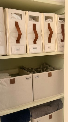 Laura | Pro Home Organizer on Instagram: "My go-to tips for organizing a linen closet 👇🏻 Remember, less is more. Overstuffed linen closets are hard to maintain. Keep fewer items to protect your work. Step 1: Empty it completely. Remove everything, vacuum and wipe down, and start with a clean slate. Step 2: Sort by sets. Group sheet sets together and create complete sets where possible. Remove anything stained, ripped, worn, or never used. Keep quality fabrics only. Step 3: Edit towels ruthless
