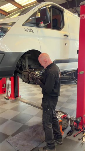 Ford Transit Custom: Brake Disc & Wheel Bearing Replacement