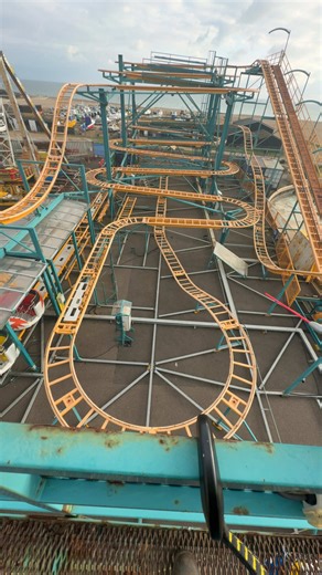 Hasting rollercoaster pull down! #hasting #funfairs #funfairsuk #foryoupagе #fyp