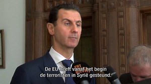 "Europa doet gewoon wat de Amerikanen willen": de Syrische president Bashar al-Assad zegt in een interview met VRT Nieuws dat hij geen boodschap heeft aan de hulp van de EU bij de heropbouw van zijn land. Het integrale interview: 📰 Lees je hier: http://deredactie.be/permalink/1.2885784 📺 Bekijk je hier: http://deredactie.be/permalink/1.2885683 | VRT NWS