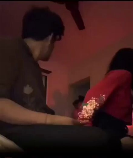 An Indian mom is going viral for storming into her son’s bedroom the second she realized he had his non-Indian girlfriend over.💀 She didn’t just handle it, she also summoned the father to turn a private moment into a dramatic scene.Did the mother act correctly ?