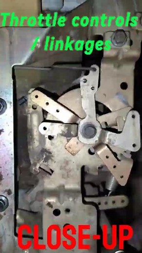 Kohler Command Throttle & Choke Linkage Close-Up #Shorts #smallenginediy #kohler #cubcadetlawnmower