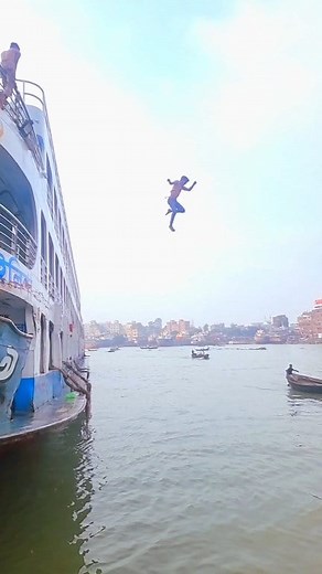 3.5M views · 26K reactions | ফারহান-৯'র ছাদ থেকে নদীতে লাফ দিলো একটি ছেলে  #launchexplorebd #reelsvideoシ #reelsfypシ #লঞ্চ l | Launch Explore Bangladesh | Facebook