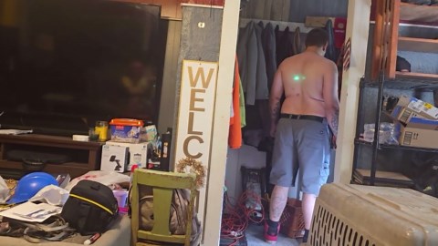 Man takes 5 SHOTS from a Byrna LE to the back bare skin!! *Ouch*😩