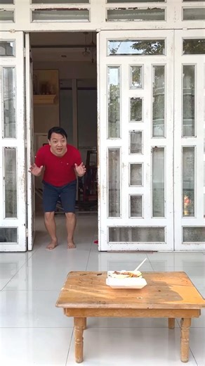 Rồi, mất luôn hộp cơm#shortsvideo #lanatrinh #funny