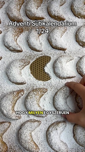 Cake by Angi on Instagram: "🎄Adventi Sütikalendàrium 1/24🎄 Ahogy ígértük, jövünk az első finomsággal és karácsonyig minden nap egy új, egyszerű, ünnepi recepttel várunk titeket. 🍪✨ Pisztáciás–vaníliás kifli (~30 db) Hozzávalók: • 280 g liszt • 200 g vaj (82%-os) • 100 g aprított pisztácia/dió/mandula • 80 g porcukor • 1 csomag vaníliás cukor • 2 csipet só Elkészítés: 1. A lisztet, a porcukrot, a pisztáciát, a vaníliás cukrot és a sót egybe mérem. 2. Hozzáadom a hideg vajat is és összedolgozom