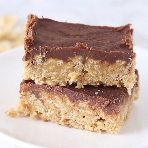 There are a few names for this dessert but whatever you call it, it's amazing. Get the full recipe for NO BAKE PEANUT BUTTER SPECIAL K BARS: http://www.thirtyhandmadedays.com/peanut-butter-special-k-bars/ | 30 days
