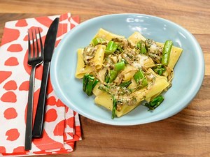 Paccheri Pasta with Pecorino-Pepper Sauce with Broccolini