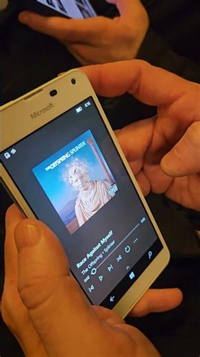 I met a Lumia 650 on the subway 🚇