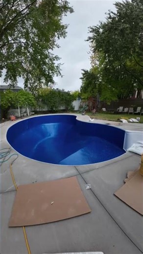 Liner installation timelapse of Blue Latham liner